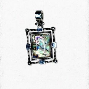 5929gc. Green Shell Pendant